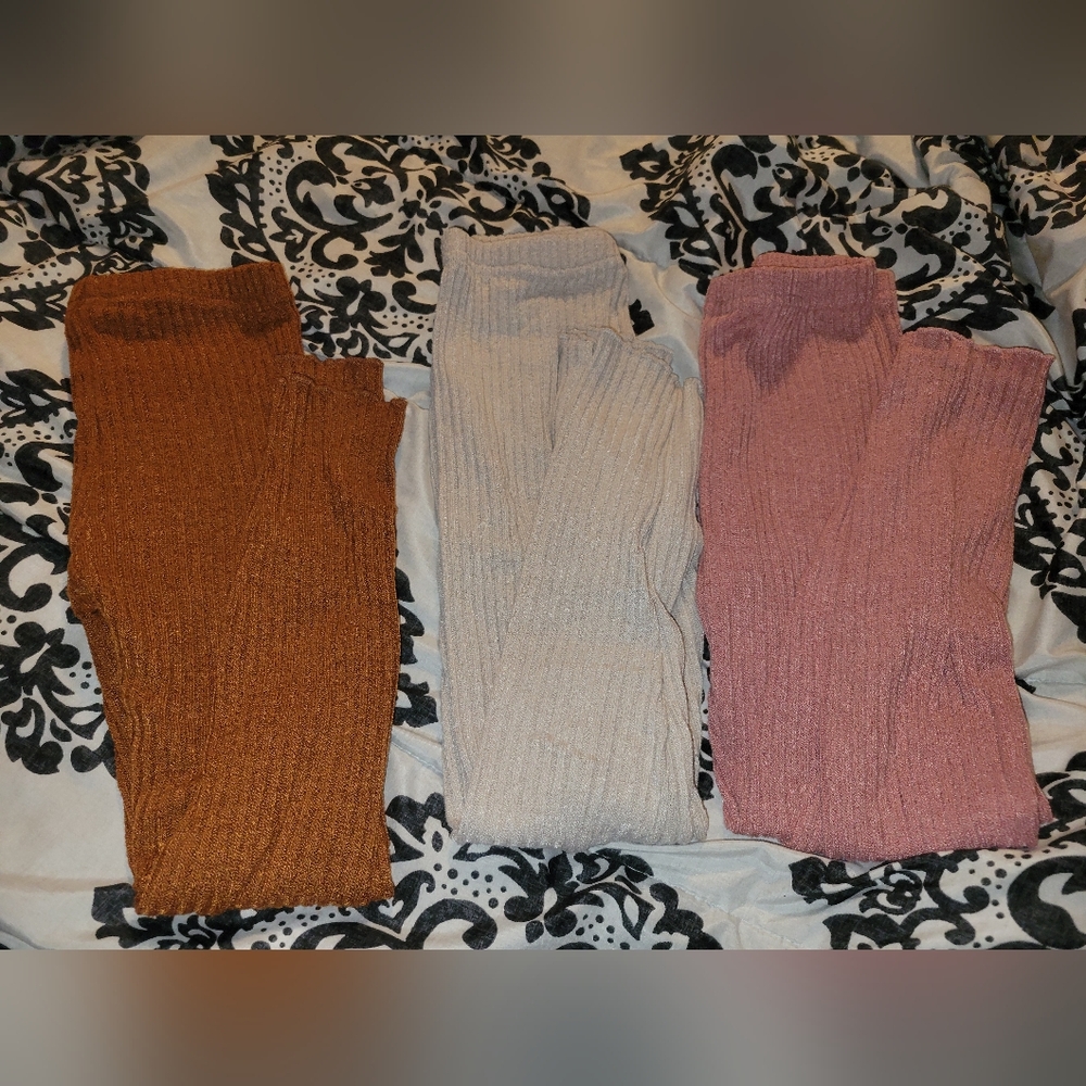 Leggings. Super soft sweater material girls leggings. Fits Sizes 6/7/8.